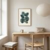 Affiche Composition feuilles tropicales – tirage contemporain encadré, en situation dans un intérieur